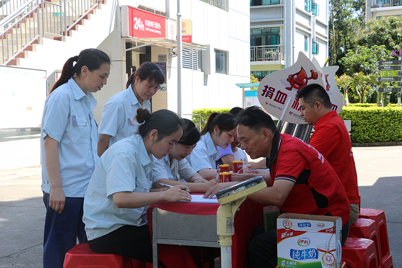 世界杯官网线上平台公司成功举办第一届“关爱生命，奉献爱心”无偿献血活动