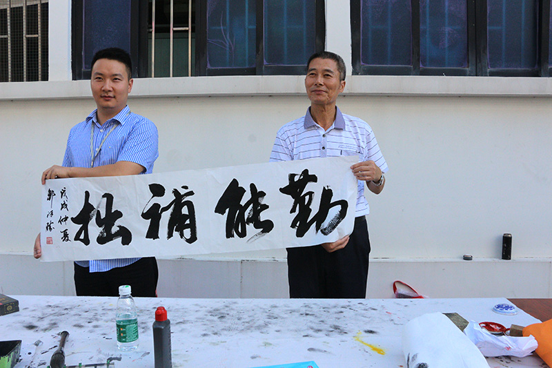 世界杯官网线上平台公司成功举办第一届“关爱生命，奉献爱心”无偿献血活动