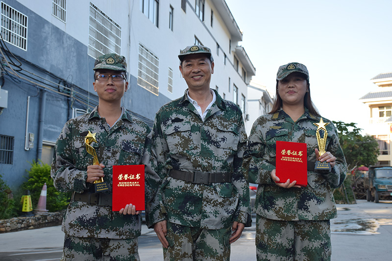 世界杯官网线上平台园区党委举办了以“不忘初心·牢记使命”为主题的主题党日活动
